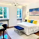 Mondrian Luxury Unesco Old Town 4*
