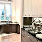 Appart hôtel Mondrian Luxury Unesco Old Town 4*