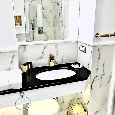 Hotel apartamentowy Mondrian Luxury Unesco Old Town Warszawa
