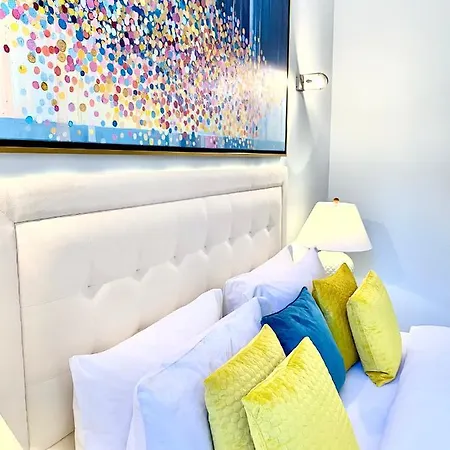 Hotel apartamentowy Mondrian Luxury Unesco Old Town Warszawa