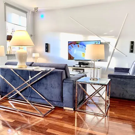 Hotel apartamentowy Mondrian Luxury Unesco Old Town 4*