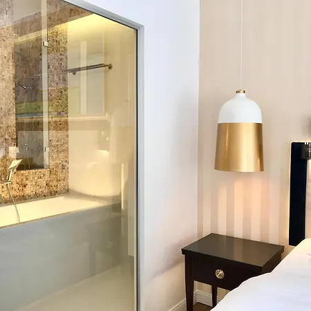 Mondrian Luxury Unesco Old Town Apart Otel Varşova