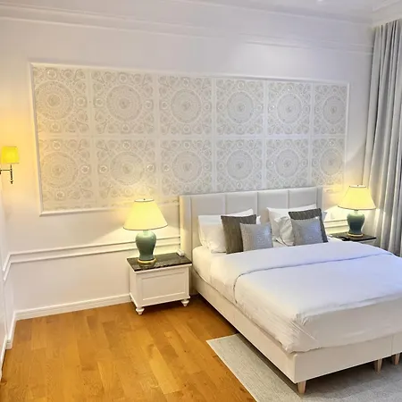 Mondrian Luxury Unesco Old Town 4*