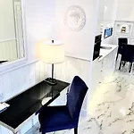 Apart-hotel Mondrian Luxury Unesco Old Town 4*