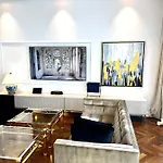 Apart-hotel Mondrian Luxury Unesco Old Town 4*