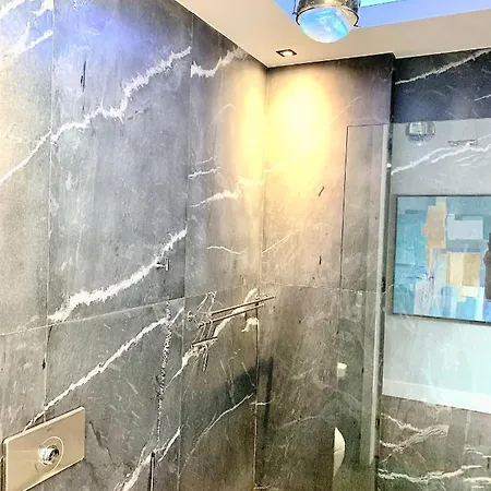 Apart-hotel Mondrian Luxury Unesco Old Town 4*