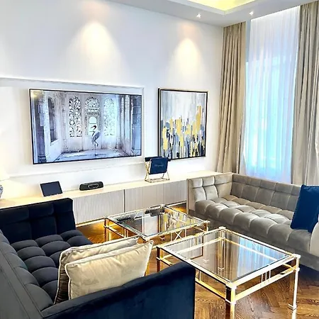 Mondrian Luxury Unesco Old Town