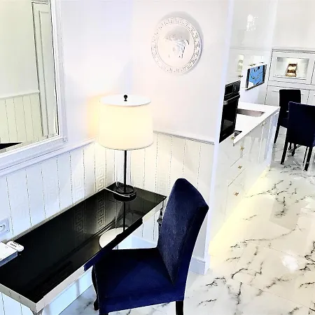 アパートホテル Mondrian Luxury Unesco Old Town *