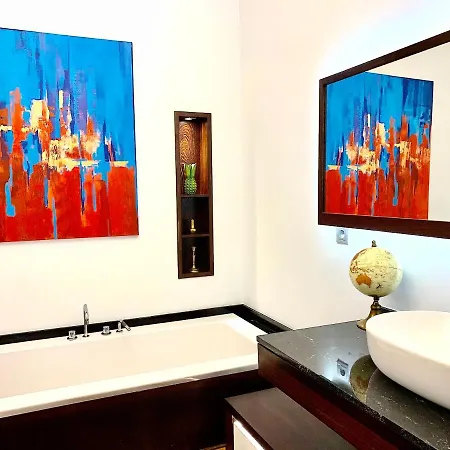 Mondrian Luxury Unesco Old Town アパートホテル