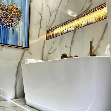 Mondrian Luxury Unesco Old Town アパートホテル *